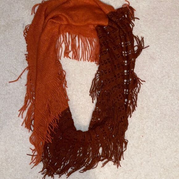 🍂Jeanne Simmons Fall Yarn Fringe Scarf!🍁 - Picture 3 of 11